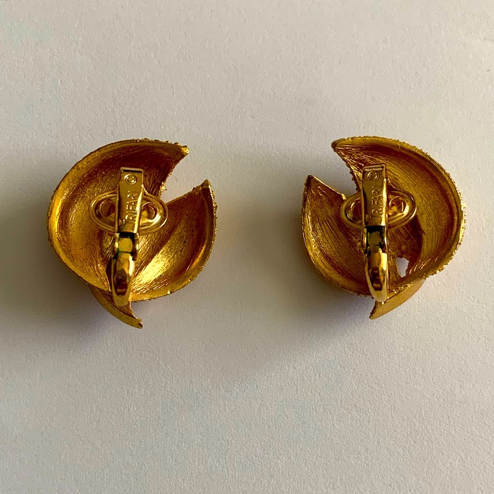 Vintage crown trifari clip ons - Picture 4 of 6